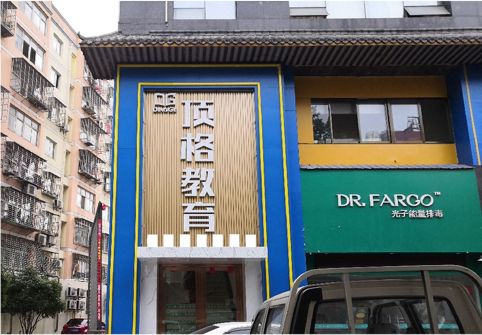 咸宁门头设计要符合门店特色。