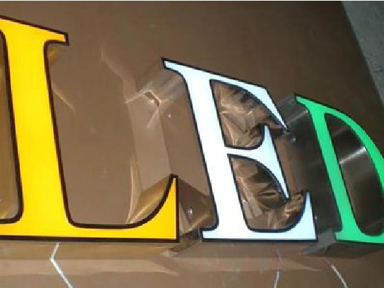 咸宁介绍LED招牌的基础知识。
